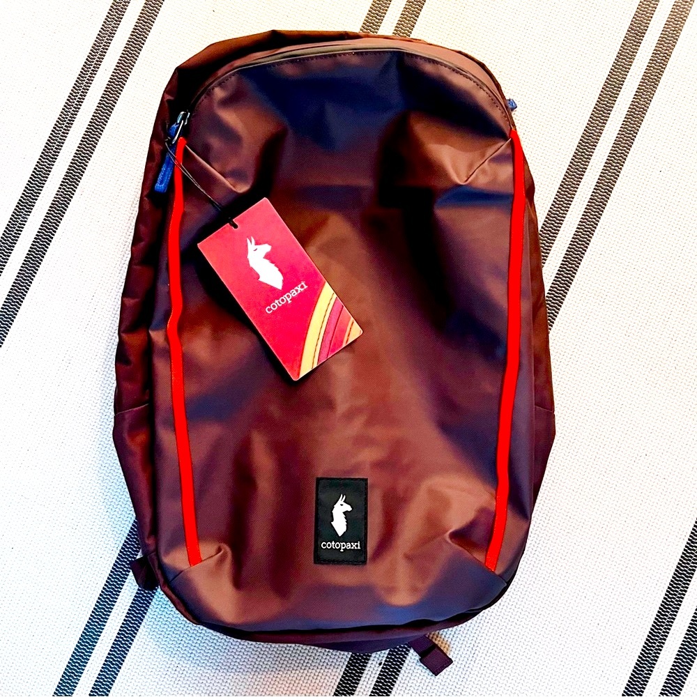 NWT Cotopaxi Vaya Black Iris 18L Backpack - Cada Día
